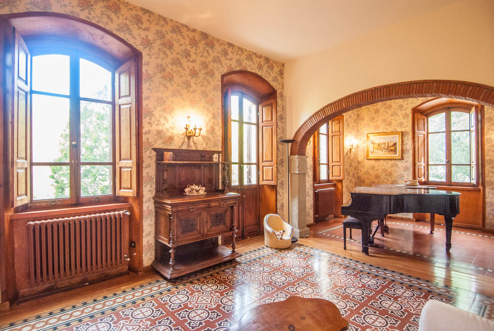 LIBERTY STYLE VILLA FOR SALE IN ITALY